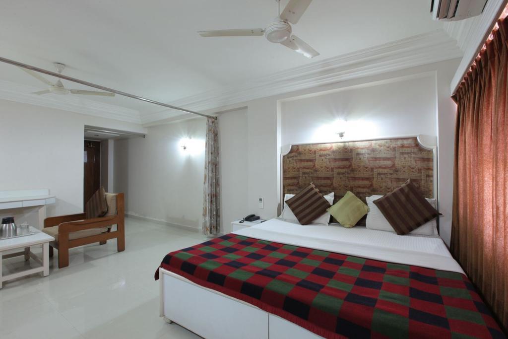 Hotel Prudent Βαντοντάρα Δωμάτιο φωτογραφία